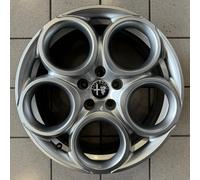 KIT 4 Original Alfa Stelvio Leichtmetallräder 18 Zoll + 4 Winterreifen 235/60R18