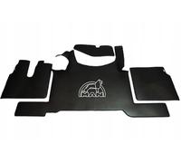 KRAM-TRUCK Glatte Fußmatten - MAN TGX ab 2021 Kompatibel - Personalisiert mit Farbwahl für Matte und Haft - Bodenschutz in LKW-Kabinen - aus Kunstleder, Schaumstoff 1 cm Dicke