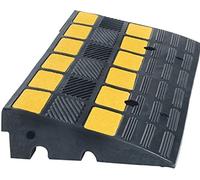 Premium Bordstein-Rampe aus robustem Hartgummi für barrierefreien Zugang schwarz-gelb mit Anti-Rutsch-Oberfläche bis 40t Belastung (60x30x15cm)